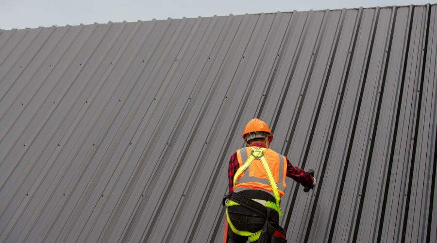 Professional gutter cleaning in Manchester, IA